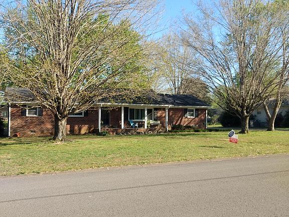 2nd image of 810 Brookhaven Cir