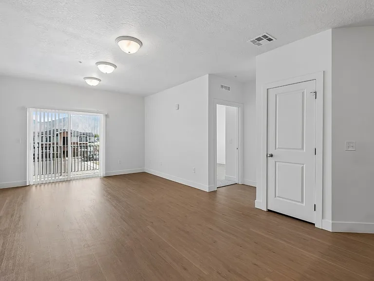 Lex Apartments — Photo 13