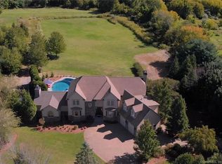 831 Wrights Crossing Rd, Pomfret Center, CT 06259