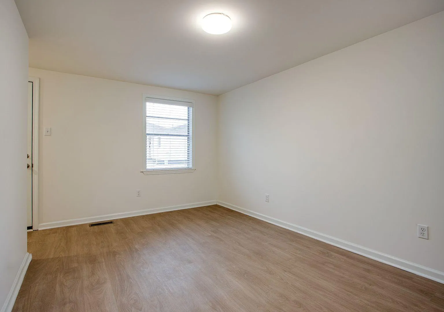 1 bed, $995 — Photo 3