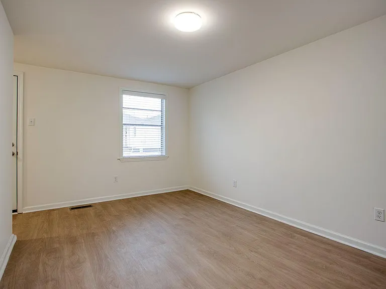 2040 Southern Ave #4 — Photo 3