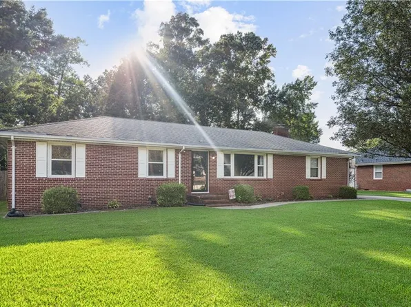 4308 San Salvador Dr, Chesapeake, VA 23321