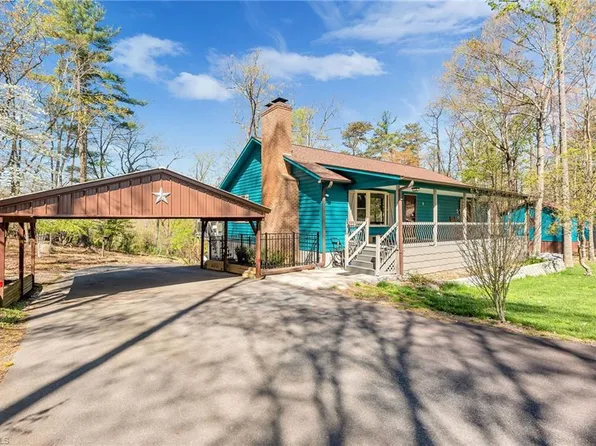 1502 Greenstreet Dr, Traphill, NC 28685