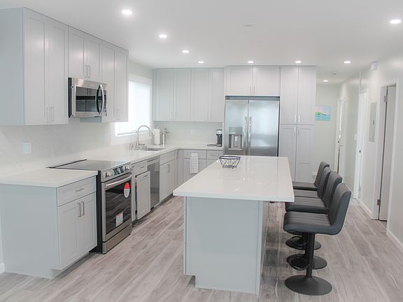 3rd image of 849 Hauoli St APT 1