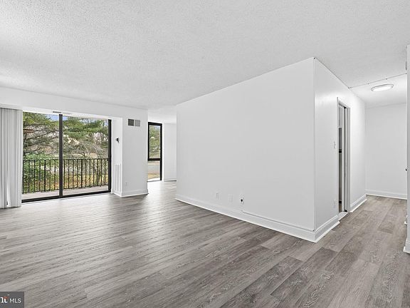 3rd image of 2311 Pimmit Dr APT 105