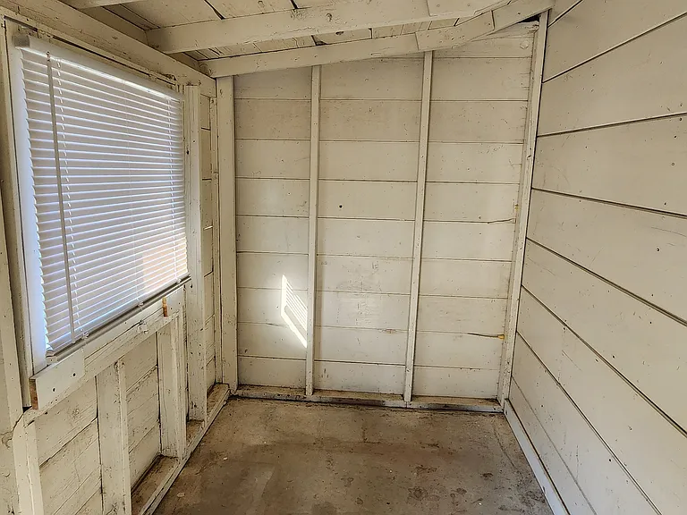 1218 S Watson St — Photo 46