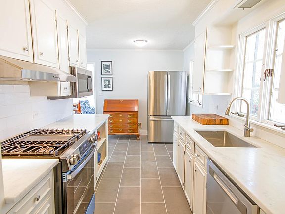 5th image of 2208 Mimosa Dr