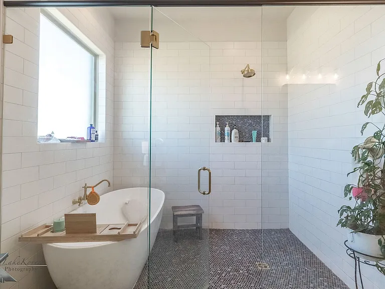 233 Calumet St — Photo 34