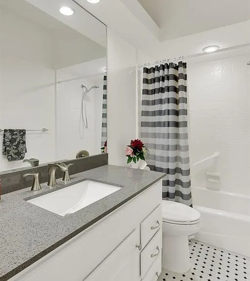 7334 Pine Creek Way — Photo 17