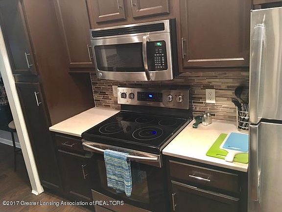 3rd image of 699 Jaywood Dr #16