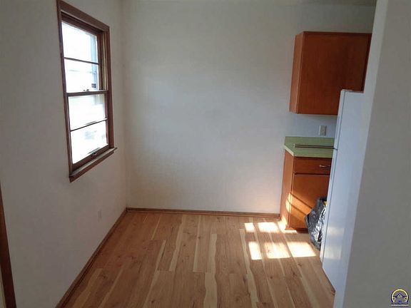 4th image of 4025 SE Truman Ave