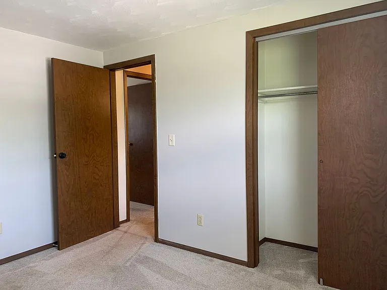 271 Circular St — Photo 11