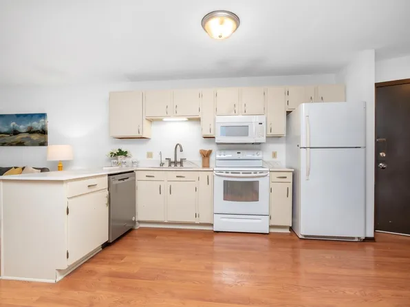 175 County Road B2 E APT 429, Little Canada, MN 55117