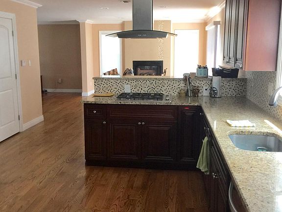 5th image of 11 Charlotte Pl