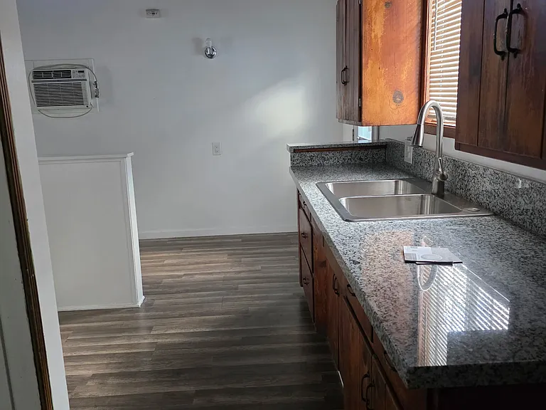 3250 1/2 Walnut Grove Ave — Photo 9