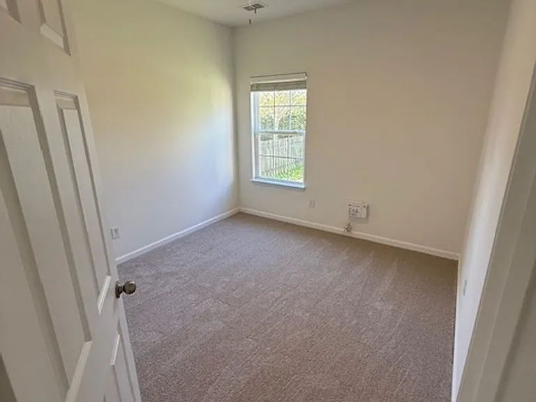 6423 Hermsley Rd — Photo 19