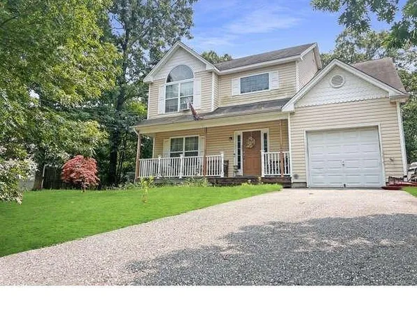124 Main Avenue, Mastic, NY 11950