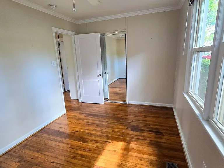 2211 Bernard St — Photo 18