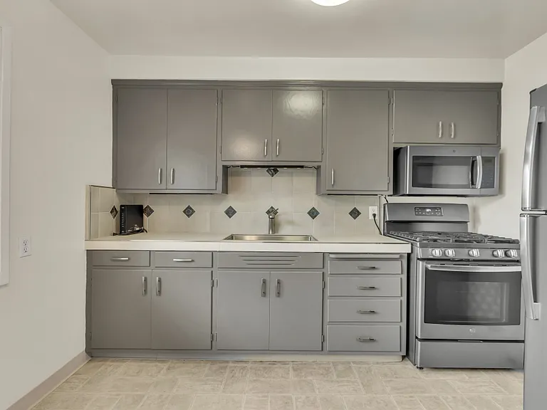 1624 T St #9 — Photo 5