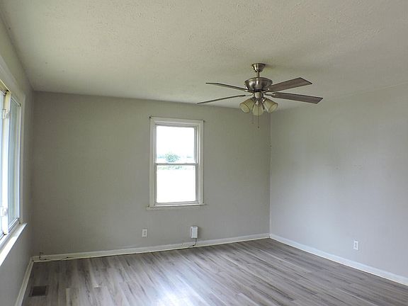 3rd image of 825 Main St