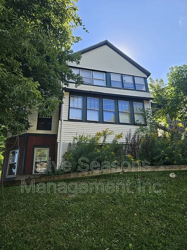 2 bed, 1.0 bath, 800 sqft, $1,900 — Photo 1