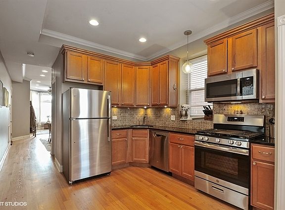 3rd image of 2160 N Oakley Ave #3