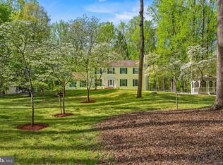 9201 Potomac Woods Ln, Great Falls, VA 22066