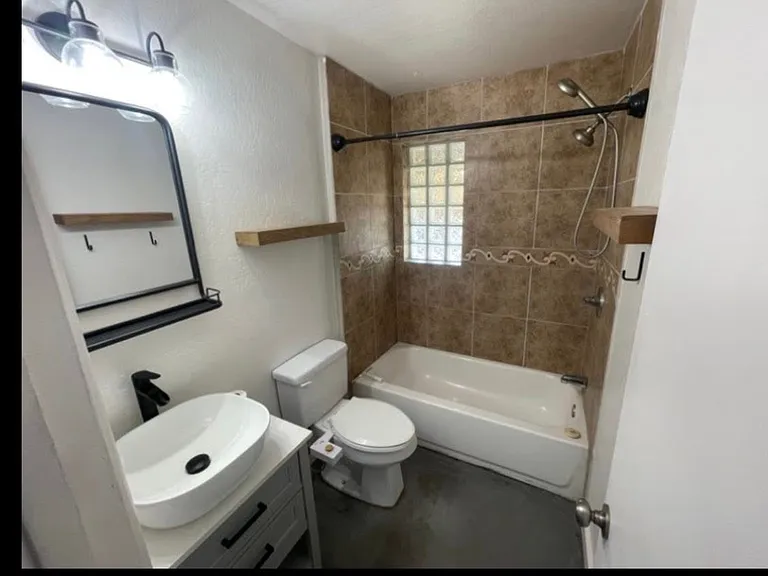512 N Ironwood Dr — Photo 5