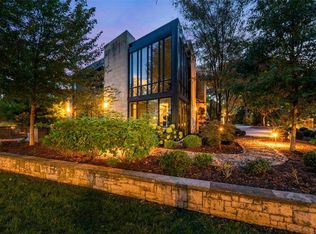 815 W 52nd St, Kansas City, MO 64112