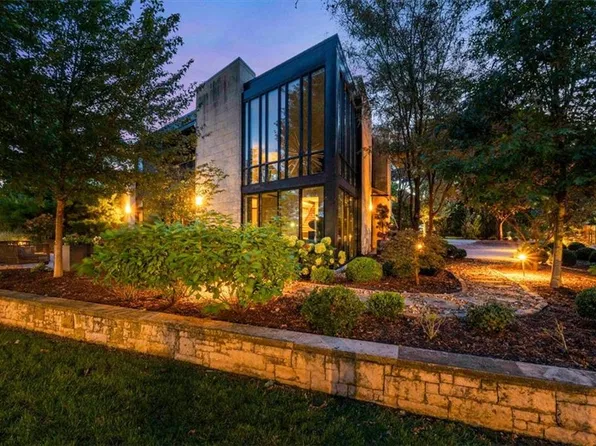 815 W 52nd St, Kansas City, MO 64112