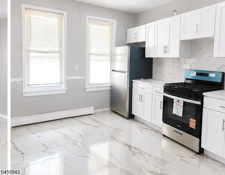 2 bed, 1.0 bath, $1,950 — Photo 2