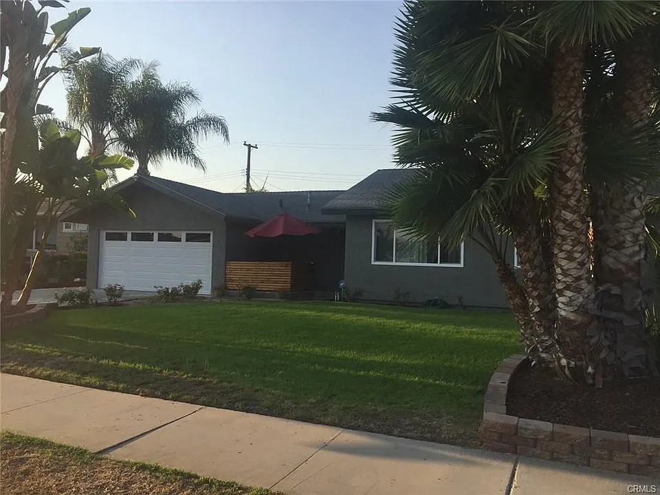 2517 E Banyan Ct