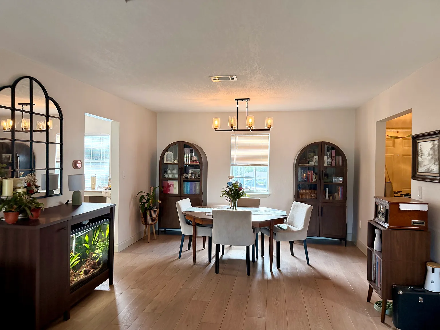 2 bed, 2.5 bath, 1365 sqft, $2,095 — Photo 2