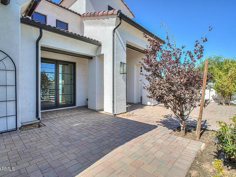 12424 E Victoria St — Photo 11