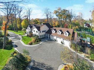 40 Old House Ln, Port Washington, NY