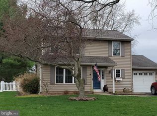 176 Burgundy Ln, Newtown, PA 18940