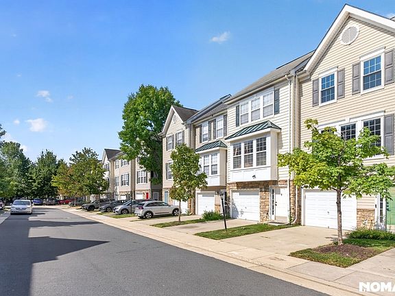 2nd image of 22996 Fontwell Sq