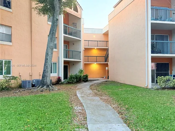 6280 NW 186th St, Hialeah, FL