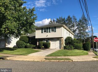 8701 Autumn Rd, Philadelphia, PA 19115