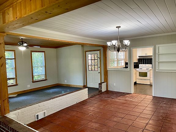 5th image of 500 Hilderbrand Dr NE