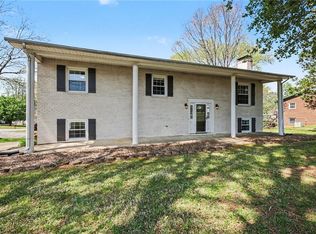 8140 Vance Rd, Kernersville, NC 27284