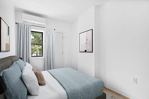 Bedroom, photo 2