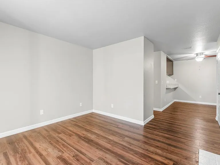 Heather Downs Apartments — Photo 6