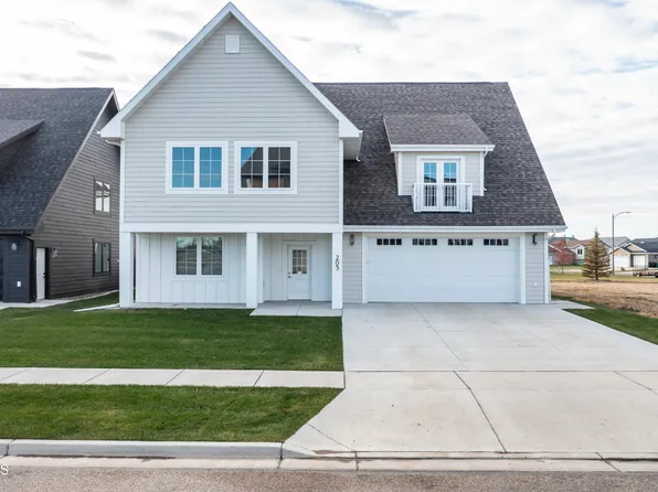 205 Lennox Dr, Bismarck, ND 58504