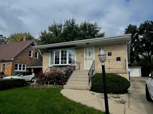 569 W Crockett Ave, Elmhurst, IL 60126