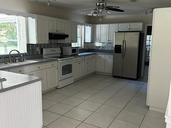 5th image of 384 W ARIEL Road