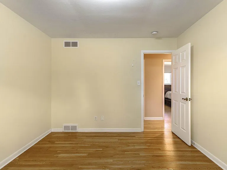 2611 Colby Dr — Photo 31