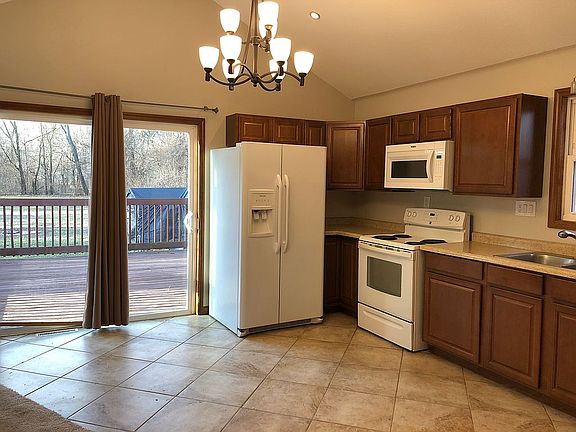 Dine in kitchen