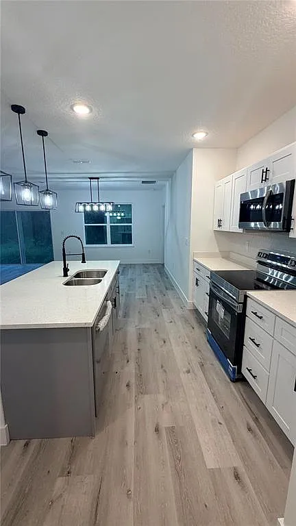 4 bed, 2.0 bath, 1851 sqft, $2,500 — Photo 2