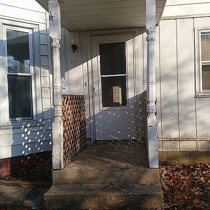 3rd image of 411 NE 2nd Ave
